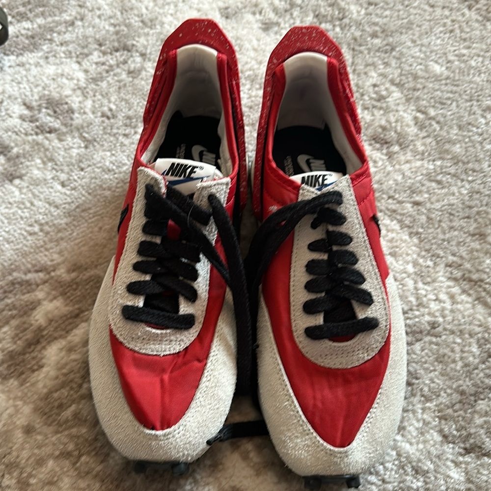 Nike Daybreak, undercover university red
